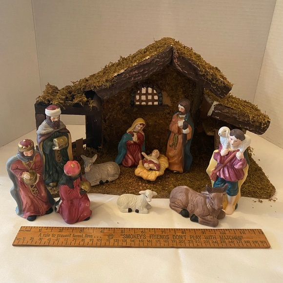 Vintage Holiday Time 12 pieces basic nativity set hand painted porcelain w/ box - Picture 9 of 10